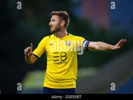 Oxford, Regno Unito. 17 agosto 2021. James Henry di Oxford United durante la partita Sky Bet League 1 tra Oxford United e Crewe Alexandra al Kassam Stadium di Oxford, Inghilterra, il 17 agosto 2021. Foto di Andy Rowland. Credit: Prime Media Images/Alamy Live News Foto Stock