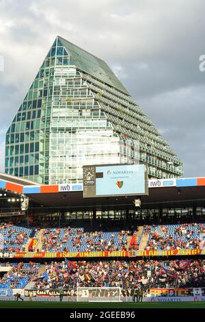 Basilea, Svizzera. 19 agosto 2021. Vista generale all'interno del St. Jakob-Park (Joggeli) durante la partita di calcio UEFA Europa Conference League 2021/22 tra FC Basel e Hammarby IF al St. Jakob-Park di Basilea, Svizzera. Credit: SPP Sport Press Photo. /Alamy Live News Foto Stock