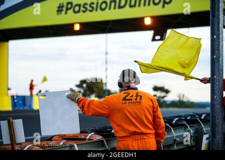 Le Mans, Francia. 19 ago 2021. Marshall durante la 2021 Road to le Mans, 4° round della 2021 Michelin le Mans Cup sul circuito des 24 Heures du Mans, dal 18 al 21 agosto 2021 a le Mans, Francia - Foto Joao Filipe/DPPI Credit: DPPI Media/Alamy Live News Foto Stock