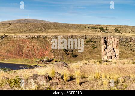 Rovine della torre funeraria a Sillustani, Perù Foto Stock