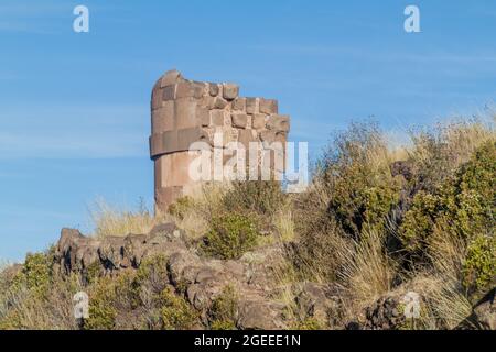 Rovine di torri funerarie a Sillustani, Perù Foto Stock