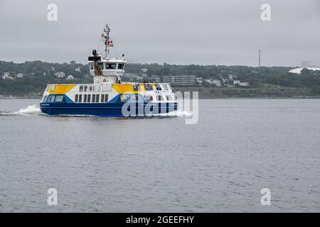 Halifax, Canada - 10 agosto 2021: Halifax Transit Ferry da Dartmouth a Halifax Foto Stock