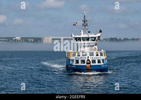 Halifax, Canada - 10 agosto 2021: Halifax Transit Ferry da Dartmouth a Halifax Foto Stock