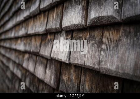 facciata in piastrelle di legno vecchio Foto Stock