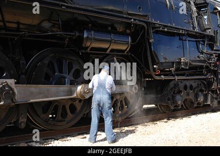 Ingegnere che si serve dei conducenti su Santa Fe 3751 Foto Stock