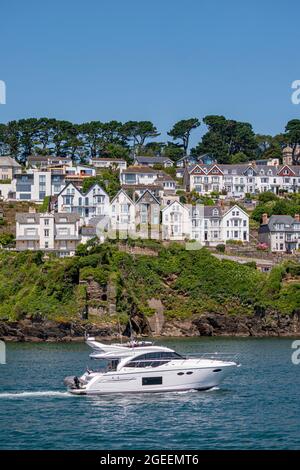 Si affaccia sul fiume Fowey a sud di Fowey da Polruan Castle - Polruan, Cornovaglia, Regno Unito. Foto Stock