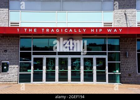 Kingston, Canada - 15 agosto 2021: L'ingresso del Box Office al Leon's Center, una pista di hockey dove giocano i Frontenac della Ontario Hockey League Foto Stock