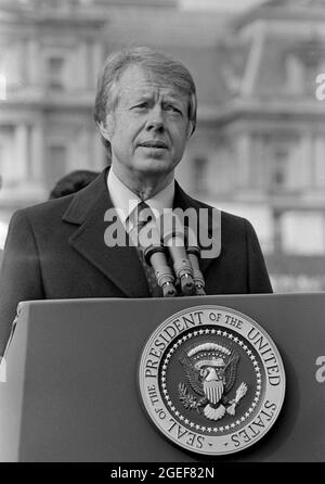 Il presidente degli Stati Uniti Jimmy carter fa le sue osservazioni mentre accoglie il presidente del Messico José López Portillo alla Casa Bianca per una visita di Stato a Washington, DC lunedì 14 febbraio 1977. Credit: Benjamin E. 'gene' Forte/CNP Foto Stock