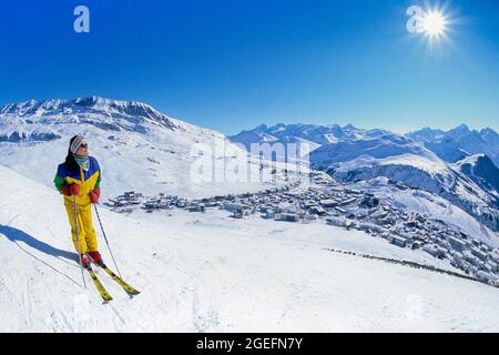 FRANCIA. ISERE (38) MASSICCIO DES GRANDES ROUSSES. STAZIONE SCIISTICA DI ALPE D'HUEZ Foto Stock