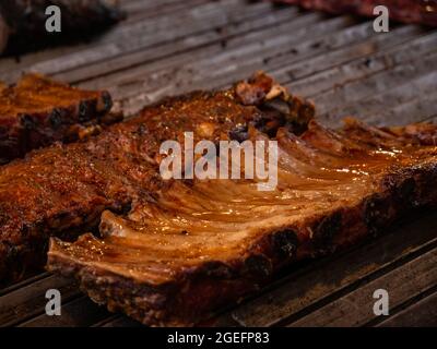 primo piano di costolette di manzo o maiale arrostite Foto Stock