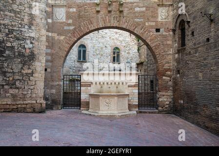 Perugia (Italia) - una caratteristica veduta del centro storico nella bellissima città medievale e artistica, capoluogo dell'Umbria, nel centro Italia. Foto Stock