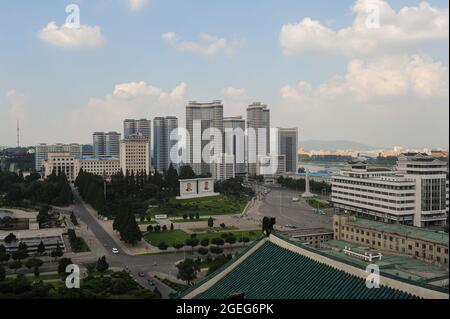 08.08.2012, Pyongyang, Corea del Nord, Asia - Vista aerea dal Grand People's Study House del paesaggio urbano nel centro della capitale nordcoreana. Foto Stock