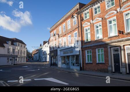 Viste degli edifici di Newbury, nel Berkshire occidentale, nel Regno Unito, viste il 19 novembre 2020 Foto Stock