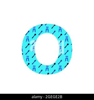 Lettera o dell'alfabeto, fatta con un modello di cucchiai, forchette e sedie da cucina, con sfondo blu, isolata su sfondo bianco Foto Stock