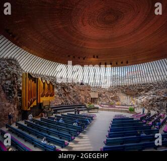 Tempeliaukio Chiesa interna - Chiesa sotterranea costruita su una roccia - Helsinki, Finlandia Foto Stock