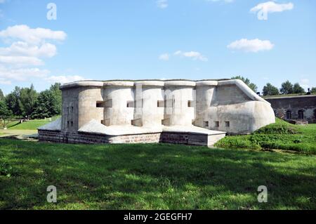 Brest, Bielorussia - 2 agosto 2021: Quinto Forte della Fortezza di Brest, Bielorussia. Caponiere di Garge. Strutture di fortificazione. Foto Stock