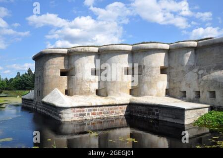 Brest, Bielorussia - 2 agosto 2021: Quinto Forte della Fortezza di Brest, Bielorussia. Caponiere di Garge. Strutture di fortificazione. Foto Stock