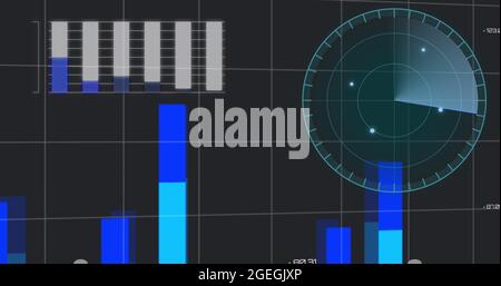 Immagine dell'elaborazione dei dati finanziari e della scansione dell'ambito sulla mappa mondiale Foto Stock