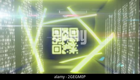 Scanner di codici QR con elementi neon contro schermi di elaborazione dati Foto Stock