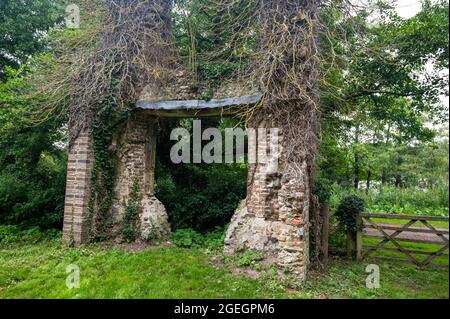 Le rovine di Trowse Newton Hall a Whittligham Country Park vicino Norwich norfolk inghilterra Foto Stock