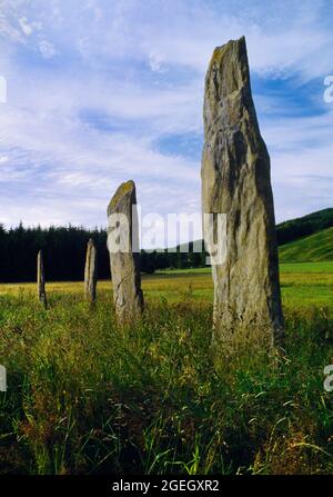 Visualizza N di Ballymeanoch Stones Standing a Kilmartin Glen, Argyll, Scozia, Regno Unito, che mostra la fila di quattro pietre che è 14,5 m di lunghezza e allineato NW-se. Foto Stock