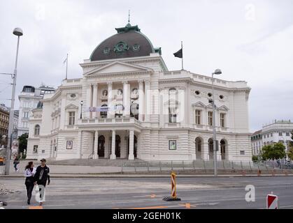 Teatro popolare nella città di Vienna chiamato anche Volkstheater - VIENNA, AUSTRIA, EUROPA - 1 AGOSTO 2021 Foto Stock
