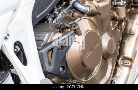 Honda Africa Twin moto primo piano motore, manubrio e serbatoio carburante. Foto Stock