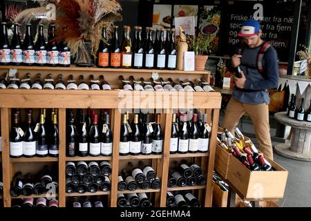 Copenaghen, Danimarca., 20 agosto 2021, /Vinveto enoteca estbished 2015 at glasshellernere Tov in danish capital Coenhagen. (Foto..Francis Joseph Foto Stock