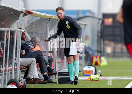 Rotterdam, Paesi Bassi. 20 ago 2021. ROTTERDAM, PAESI BASSI - AGOSTO 20: Quarto ufficiale Thijs Dotterom durante la partita olandese Keukenkampioendivisie tra Excelsior e FC Volendam a Woudestein il 20 Agosto 2021 a Rotterdam, Paesi Bassi (Foto di Marcel Bonte/Orange Pictures) Credit: Orange Pics BV/Alamy Live News Foto Stock