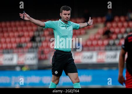 Rotterdam, Paesi Bassi. 20 ago 2021. ROTTERDAM, PAESI BASSI - AGOSTO 20: Arbitro Erwin Blank durante la partita olandese Keukenkampioendivisie tra Excelsior e FC Volendam a Woudestein il 20 agosto 2021 a Rotterdam, Paesi Bassi (Foto di Marcel Bonte/Orange Pictures) Credit: Orange Pics BV/Alamy Live News Foto Stock