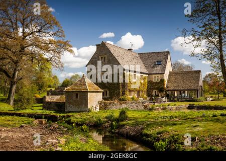 Regno Unito, Inghilterra, Oxfordshire, Filkins, Goodfellows Manor, ospita le arpe di Clive Morley Foto Stock