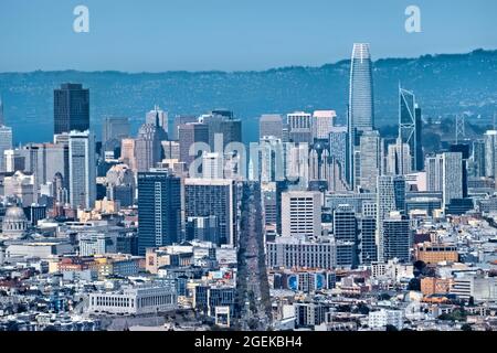 Vista del quartiere finanziario da Twin Peaks, San Francisco, California, U.S.A Foto Stock