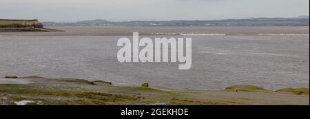 Il foro di Solway visto da vicino Drumburgh, viaggiando su Solway Firth su un'alta marea primaverile Foto Stock