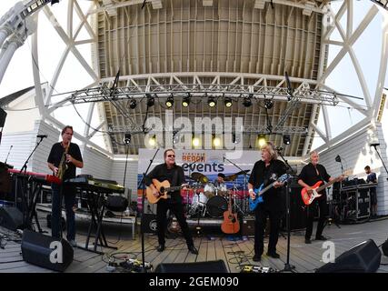 18 agosto 2021, Virginia Beach, Virginia, Stati Uniti d'America: Beach Events porta FIREFALL alla 24a strada palcoscenico in Virginia Beach, Virginia il 18 agosto 2021. Â Jeff Moore (Credit Image: © Jeff Moore/ZUMA Press Wire) Foto Stock