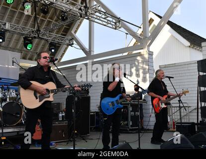 18 agosto 2021, Virginia Beach, Virginia, Stati Uniti d'America: Beach Events porta FIREFALL alla 24a strada palcoscenico in Virginia Beach, Virginia il 18 agosto 2021. Â Jeff Moore (Credit Image: © Jeff Moore/ZUMA Press Wire) Foto Stock