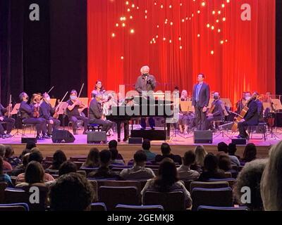 San Paolo, Brasile. 20 ago 2021. (INT) Joao Carlos Martins suona con Bachiana Filarmonica Sesi-SP. 20 agosto 2021, San Paolo, Brasile: Direttore Joao Carlos Martins durante un concerto con Bachiana Filarmonica Sesi-SP al teatro Liberdade, nel quartiere Liberdade, a San Paolo, venerdì 20 agosto, 2021. (Credit Image: © Leco Viana/TheNEWS2 via ZUMA Press Wire) Credit: ZUMA Press, Inc./Alamy Live News Foto Stock