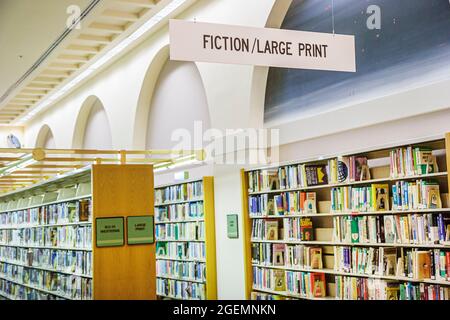 Miami Florida,Main Library sign fiction grande stampa,libri pubblici all'interno di scaffali interni, Foto Stock