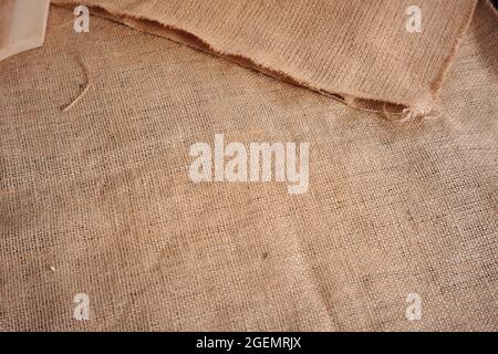 texture a sacco a burlap per lo sfondo del testo, il materiale di design o la decorazione. I sacchi di burlap sono usati comunemente per tenere la manioca, le patate e l'agricoltura altra Foto Stock