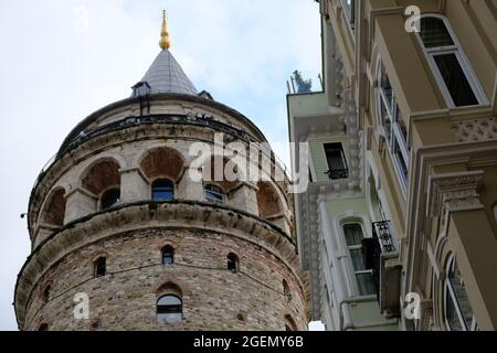 Turchia Istanbul - Torre Galata alla luce del giorno Foto Stock