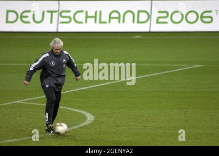 Arena auf Schalke Gelsenkirchen Germania 19.11.2002, Calcio: Sessione di allenamento Nazionale tedesca - Rudi Voeller, Foto Stock