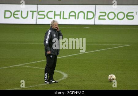 Arena auf Schalke Gelsenkirchen Germania 19.11.2002, Calcio: Sessione di allenamento Nazionale tedesca - Rudi Voeller, Foto Stock