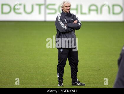 Arena auf Schalke Gelsenkirchen Germania 19.11.2002, Calcio: Sessione di allenamento Nazionale tedesca - Rudi Voeller, Foto Stock