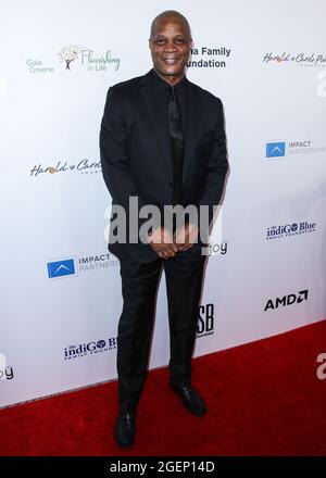 Beverly Hills, Stati Uniti. 20 ago 2021. BEVERLY HILLS, LOS ANGELES, CALIFORNIA, USA - 20 AGOSTO: L'ex fielder americano Darryl Strawberry, ex professionista di baseball, arriva al 21° annuale Harold and Carole Pump Foundation Gala tenuto presso il Beverly Hilton Hotel il 20 agosto 2021 a Beverly Hills, Los Angeles, California, USA. (Foto di Xavier Collin/Image Press Agency) Credit: Image Press Agency/Alamy Live News Foto Stock