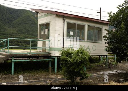 INAO, Nagano, giappone, 2021-16-08 , fuori dalla stazione INAO. È una stazione ferroviaria nella città di Ōmachi, Nagano, Giappone, operata dalla Ferrovia del Giappone Orientale Foto Stock