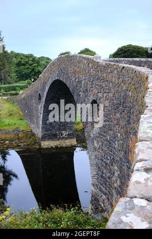 Il Ponte dell'Atlantico o Ponte di Clachan che attraversa il suono di Clachan fino all'isola di Seil, Oban, Scozia. Foto Stock