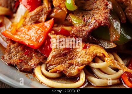 Tagliatelle asiatiche di agman guiru Foto Stock