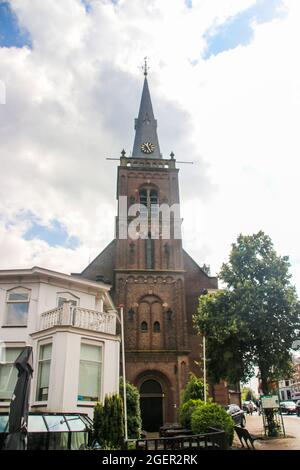 Chiesa riformata chiamata Zijdekerk nella città vecchia di Boskoop nei Paesi Bassi Foto Stock