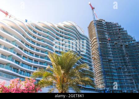 Moderno sito di costruzione grattacieli. Limassol, Cipro Foto Stock