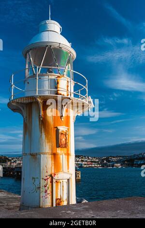 Faro di Brixham Harbour, Brixham, Torbay, Devon, Inghilterra Foto Stock