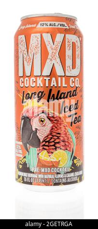 Winneconne, WI -15 Agosto 2021: Una lattina di MXD cocktail lunga isola Igled tea cocktail su uno sfondo isolato Foto Stock